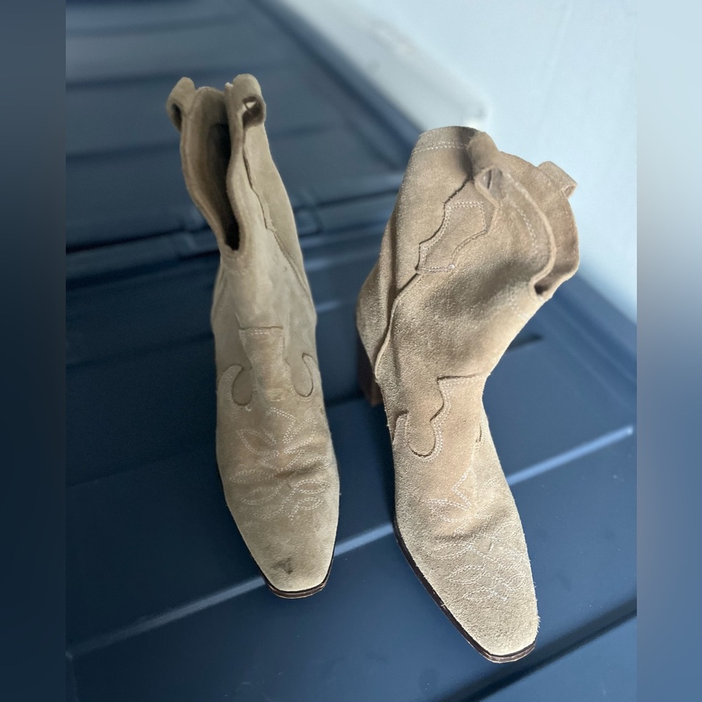 Boots - Picture 4 of 4